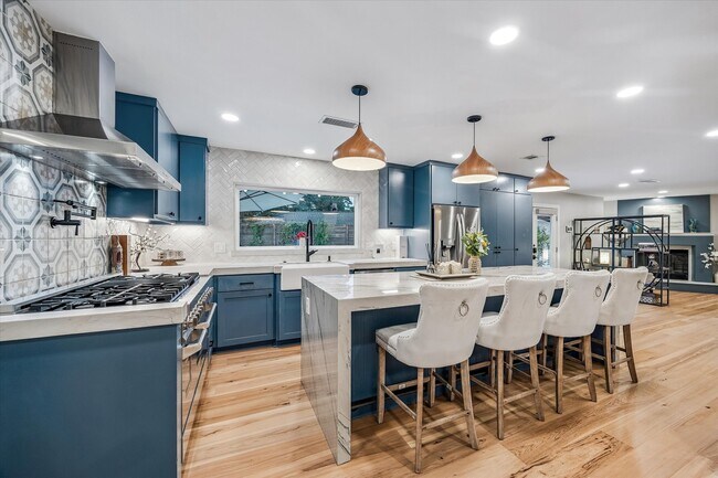 Building Photo - 8518 Westview Dr