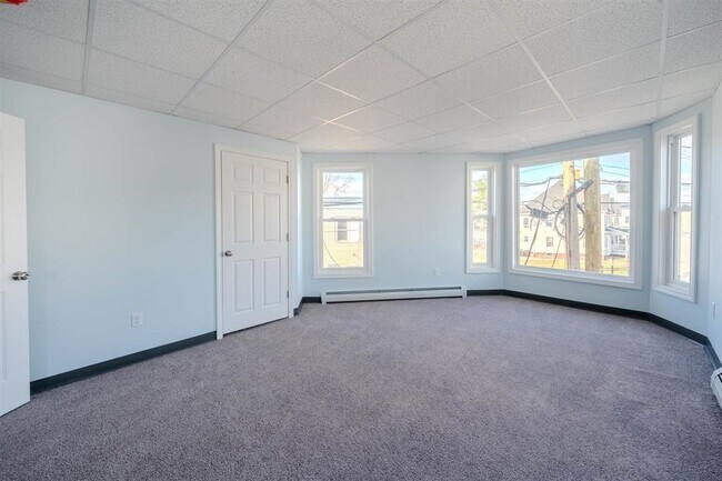 Building Photo - 74 Massabesic St