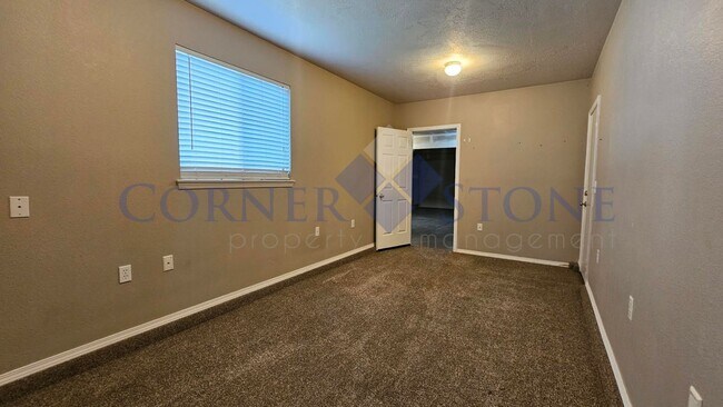 Building Photo - Beautiful Home with Separate Office/Bonus Room!