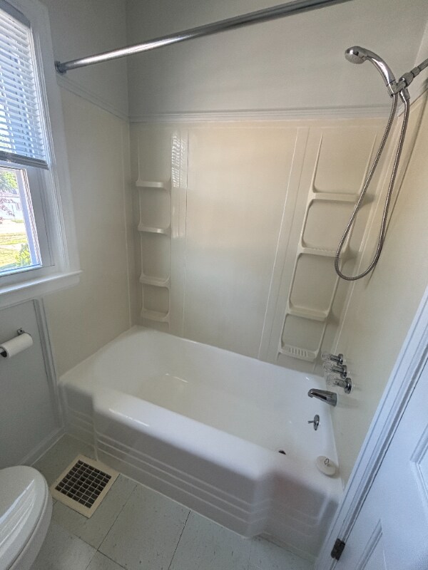 Building Photo - 142 N Riverview Dr