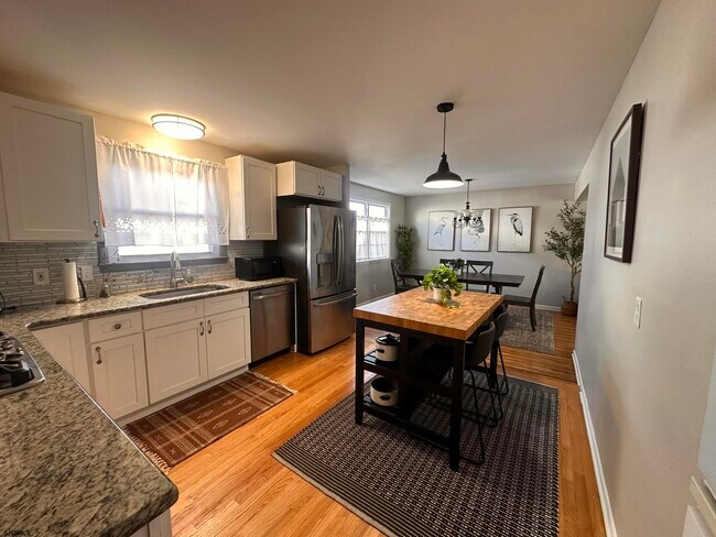 Building Photo - 611 N Delavan Ave