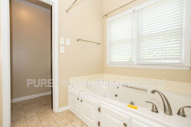 Building Photo - 2443 Doubletree Dr NW