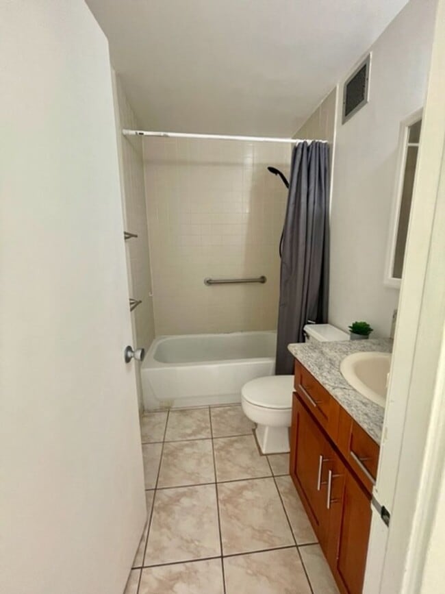 Building Photo - Charming 1-Bedroom, 1-Bath Likini West Unit – Available August 5, 2026