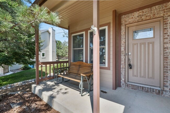 Building Photo - Stunning 5 Bedroom in School District 20