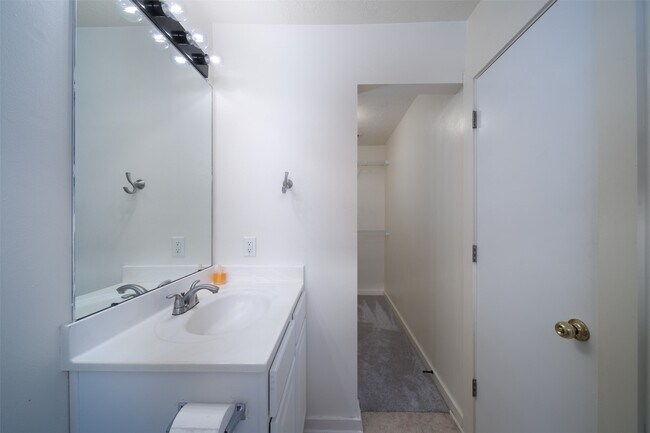 Building Photo - 11914 Rolling Stream Dr