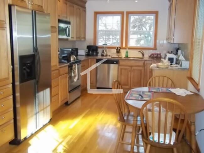 Building Photo - Single-Family House, Garage Parking, Central Heat/AC, In-Unit Washer and Dryer