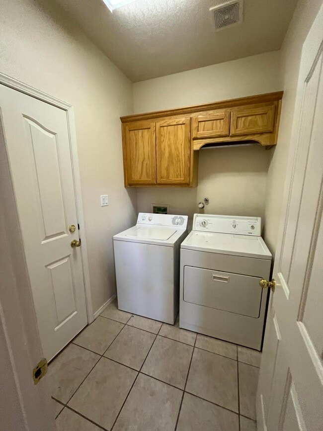 Building Photo - 7505 Treviso Ct NE