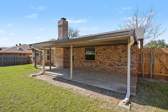 Building Photo - 772 Hampshire Dr