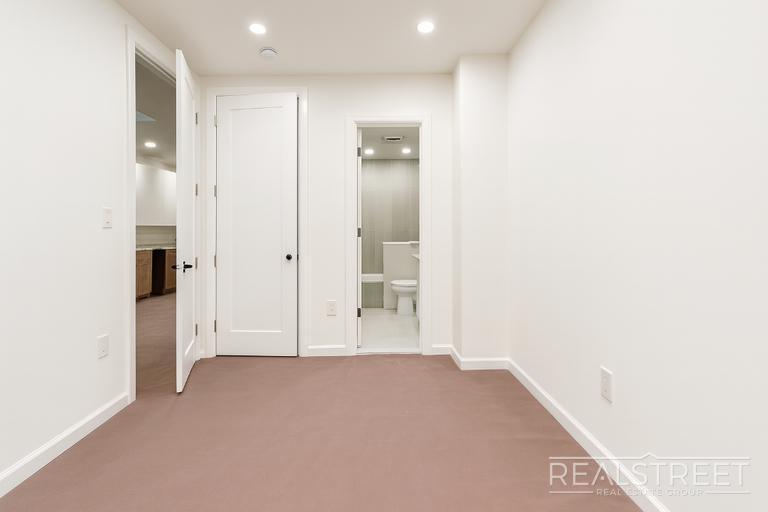 Building Photo - Spacious 2-Bedroom, 2-Bath Apartment in Bed-Stuy with Modern Amenities