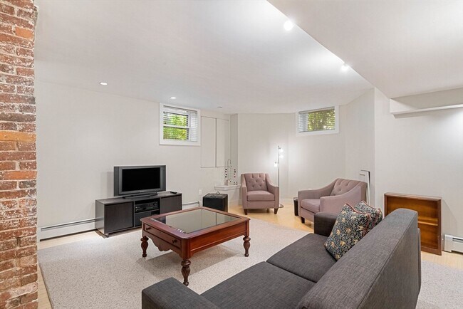 Building Photo - 32 Fayette St