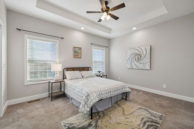 Building Photo - Quiet cut-de-sac living with country views!