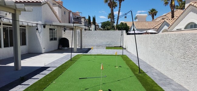 Building Photo - Spacious 4-bedroom Home Available in Desert Shores!