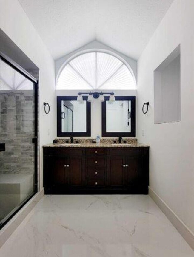 Building Photo - 1697 SW Clover St