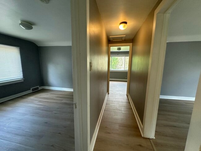 Building Photo - 15119 Northville Rd