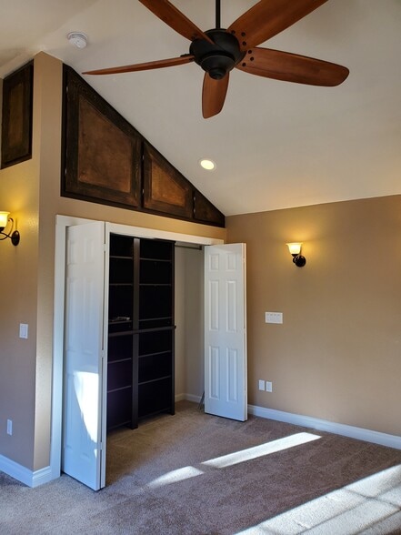 Master Bed - 3430 SW Scholls Ferry Rd