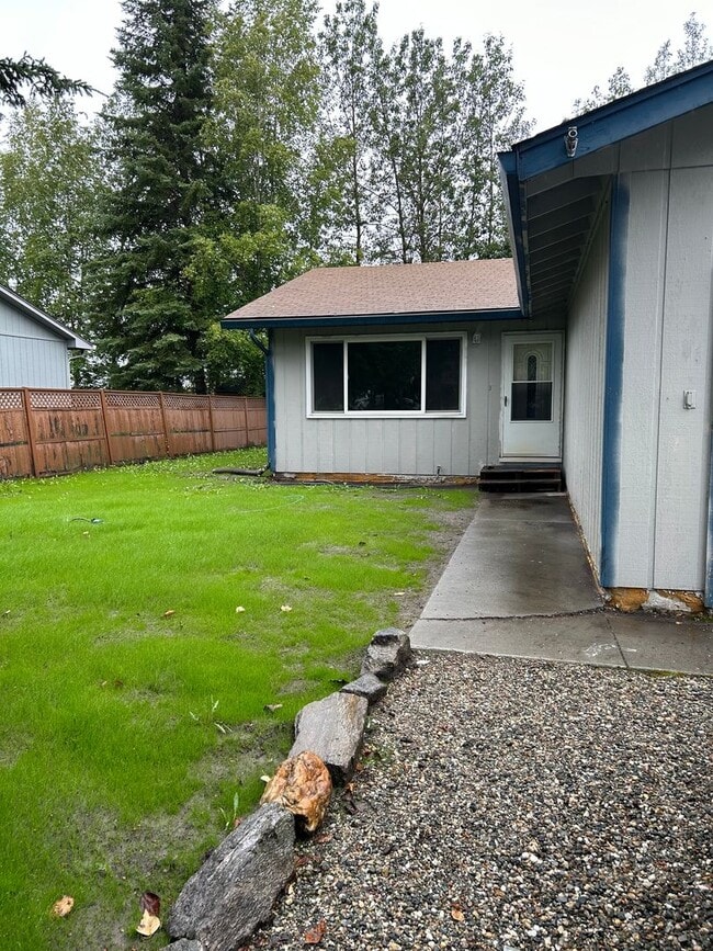 Primary Photo - Joyce Dr/1120