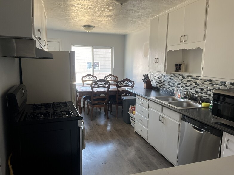 Building Photo - 356 E 200 S