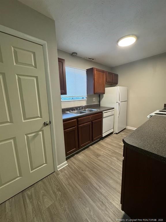 Building Photo - 801 Applewood Ln