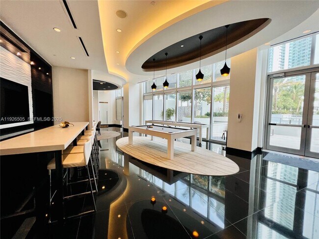 Building Photo - 851 NE 1st Ave