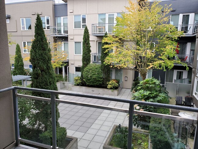 Building Photo - Live by the Lake in the Heart of Downtown ...