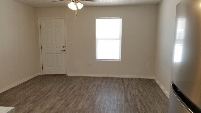 Building Photo - NEW LUXURY ONE BEDROOM APARTMENT UNFURNISHED