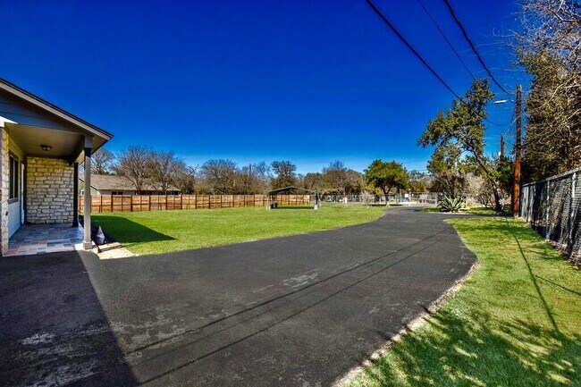 Building Photo - 16001 Awalt Dr