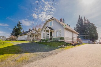 Building Photo - **Move-In Special** Charming 2bedroom, 1ba...