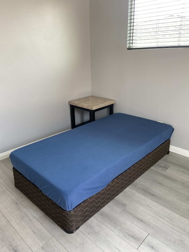 Building Photo - 576 13th St