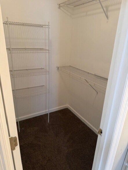 Walk in Closets - 911 Cammaron Way