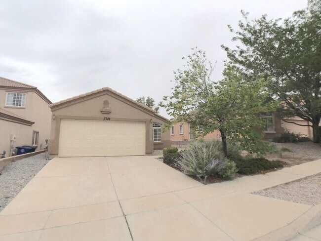 Building Photo - Spacious 3BR/2BA Home in Ventana Ranch wit...