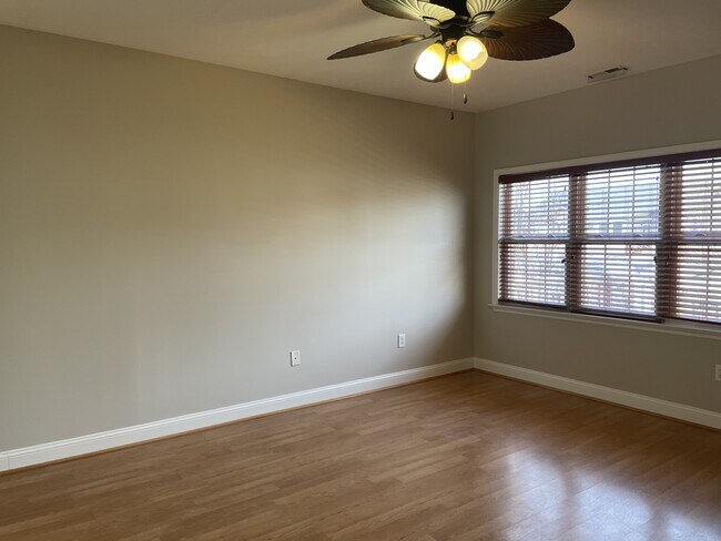 Building Photo - 109 Canyon Ct