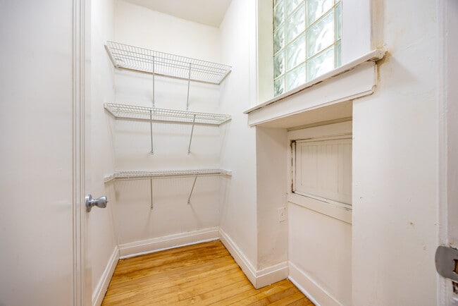 Building Photo - 1406 S 59th Ct