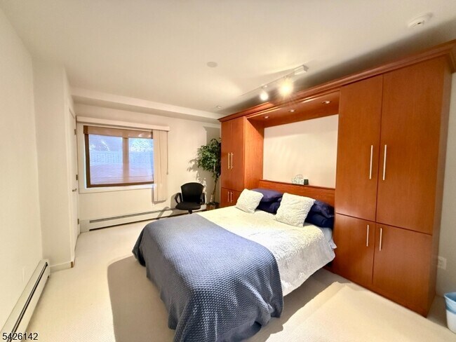 Building Photo - 73 Forest Lake Dr