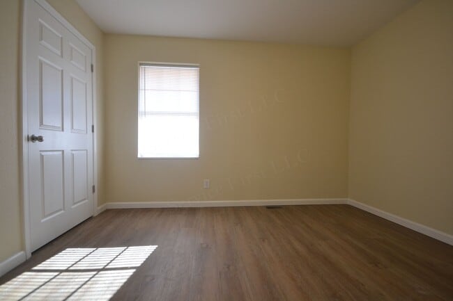 Building Photo - Northwood Hills 8 plex