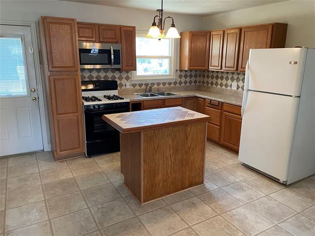 Building Photo - 2430 Dunloe Dr