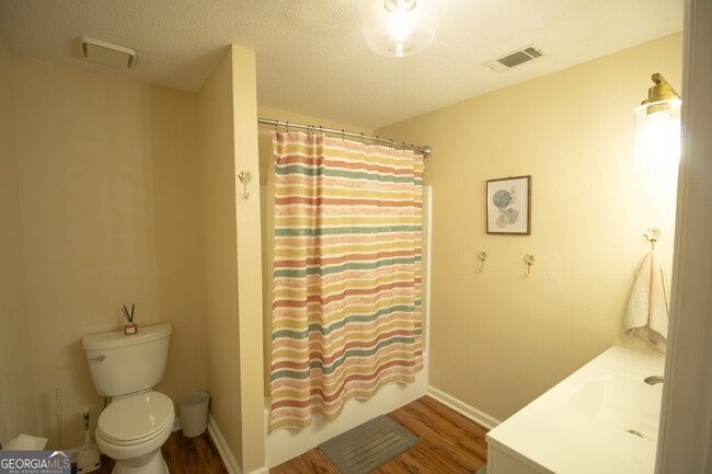 Building Photo - 410 Cardinal Dr