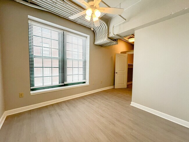 Building Photo - 1400 Cumberland St