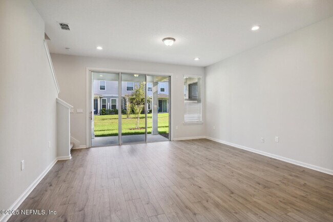 Building Photo - 95 Pinebury Ln