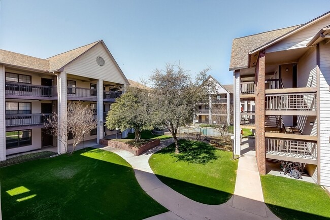 Building Photo - EL308