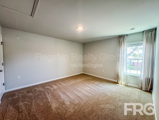 Building Photo - 1313 Riverstone Dr