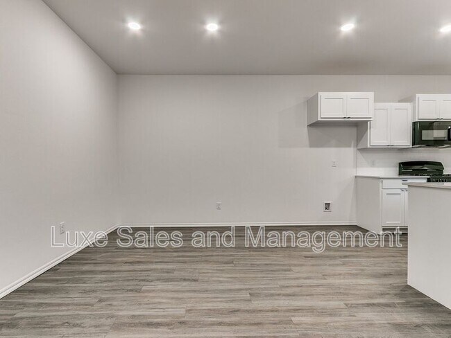 Building Photo - 8012 NW 110th Dr