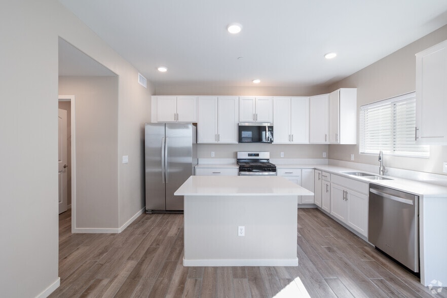 3BR, 2.5BA - 1,735SF Corner Unit - Cortaro Point