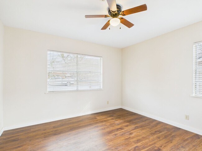 Building Photo - Established Nieghborhood