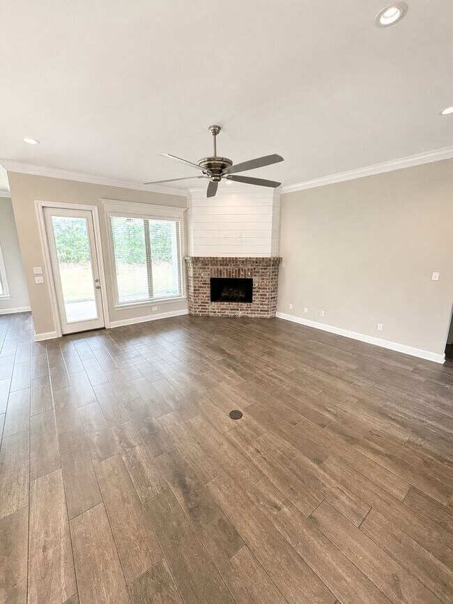 Building Photo - Forest Hills Subdivision!