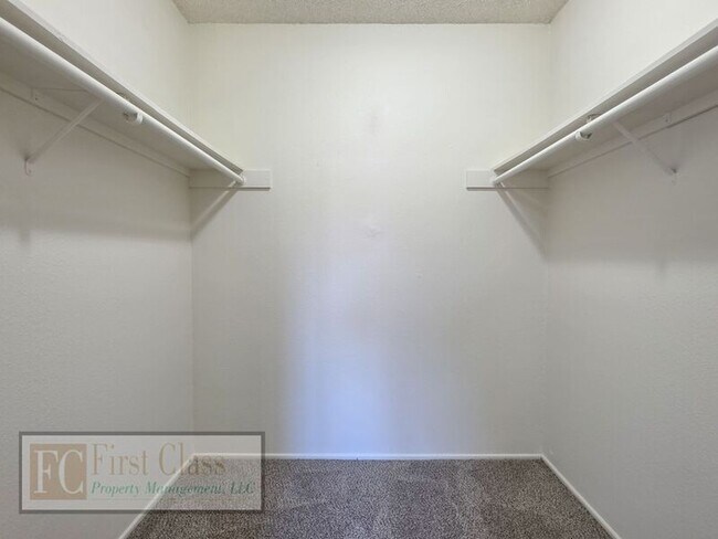 Building Photo - 17150 SW Heritage Ct