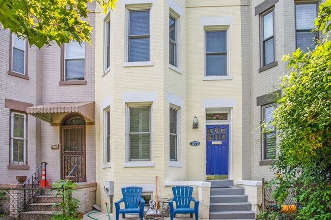 Building Photo - Charming Capitol Hill House| Don't miss the 3D-TOUR!