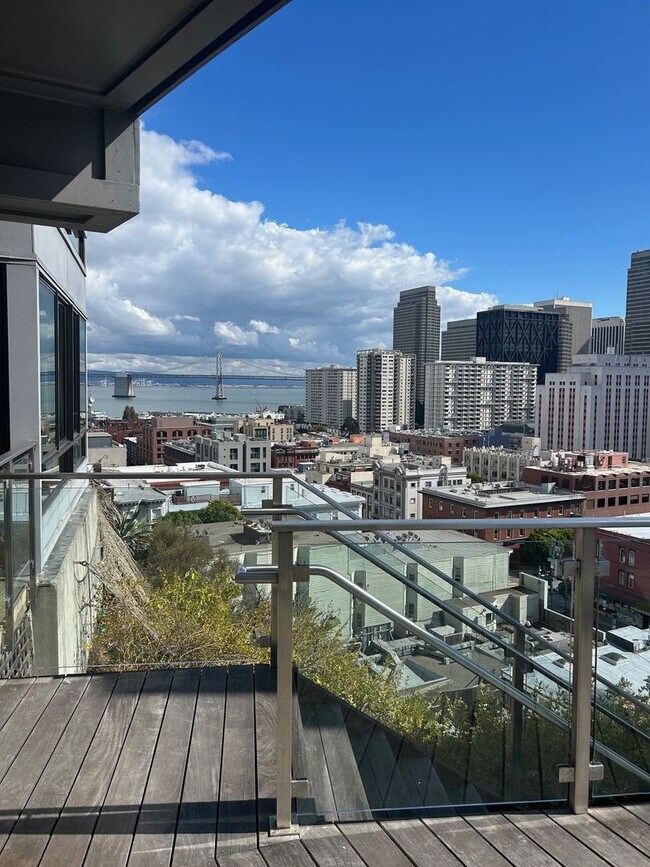 Building Photo - Unique Jr. One Bedroom with Views and Parking
