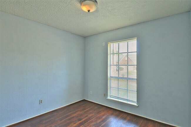 Building Photo - 2706 S Brompton Dr
