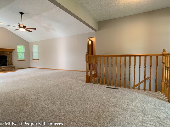 Building Photo - 1216 SW Southgate Dr
