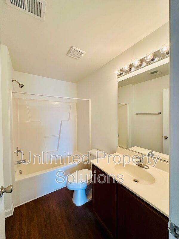 Building Photo - 376 S Kerr Ave